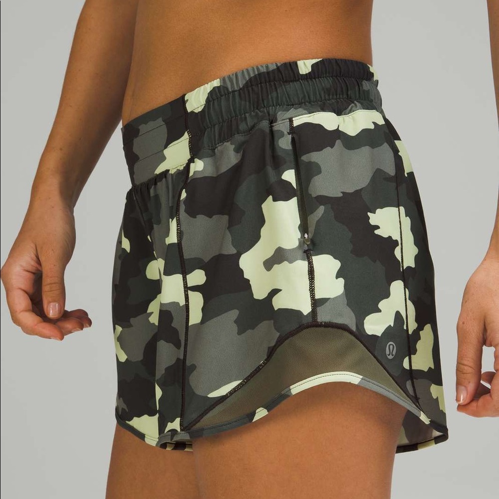 Lululemon Tall Low Rise Hotty Hot Shorts 4 inch in yellow camo
